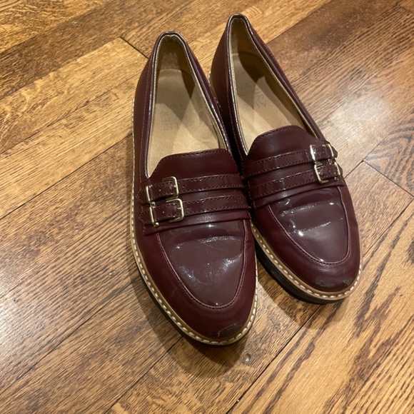 Womens Size 6 Naturalizer Maroon Loafers - Picture 2 of 2